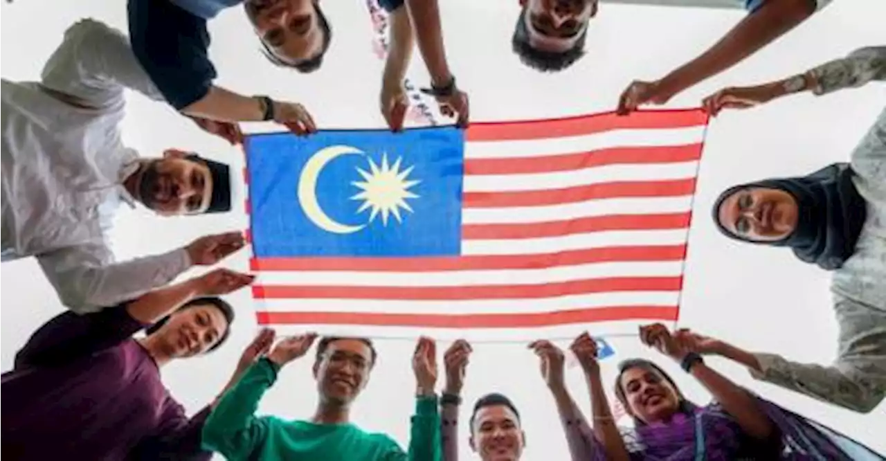 Anwar: Fly the Jalur Gemilang, demonstrate loyalty and love for the country