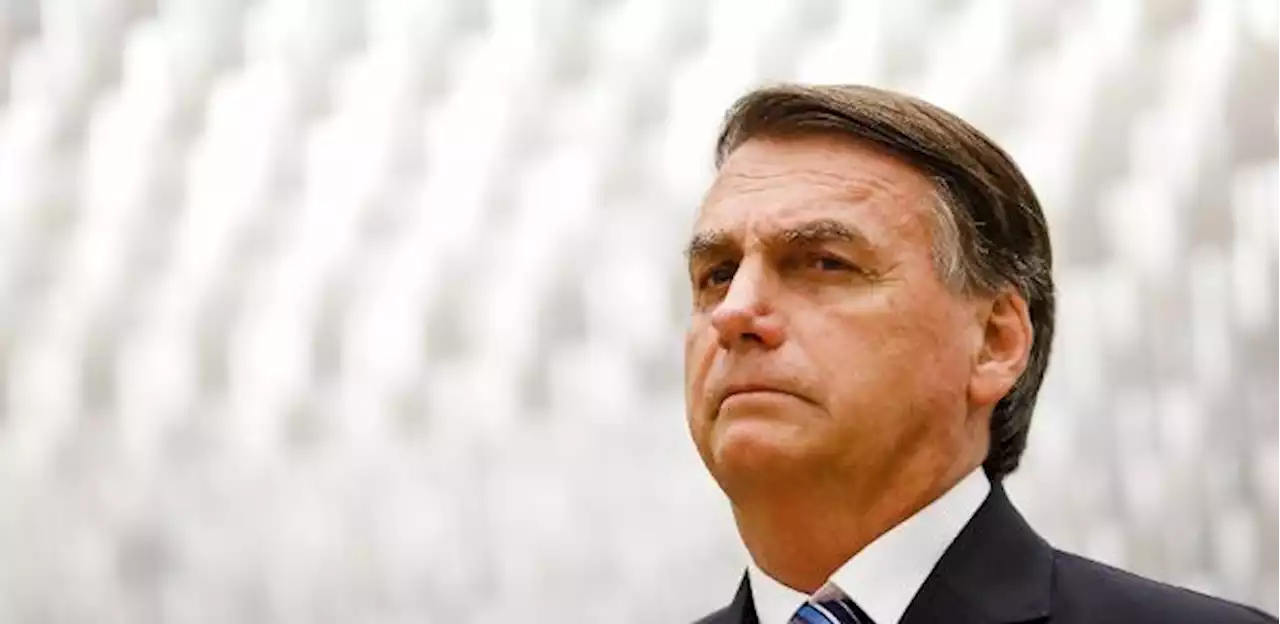 Bolsonaro é intimado a depor sobre golpe armado por empresários no WhatsApp