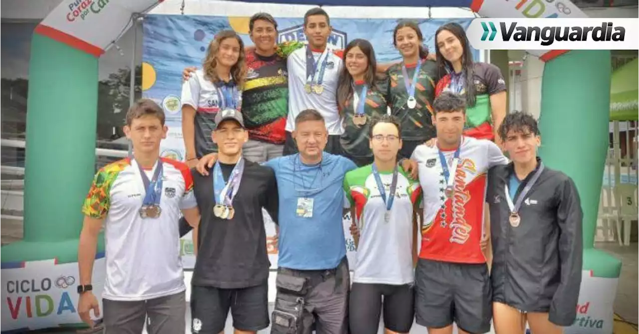 Nadadores santandereanos brillaron en el Torneo Internacional Interclubes Delfín de Oro