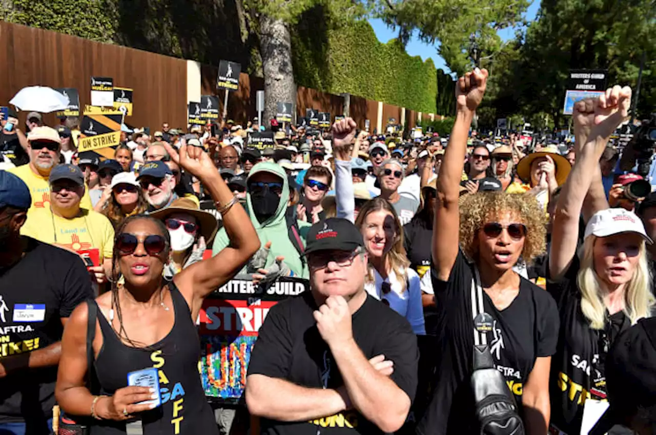 Kerry Washington, Martin Sheen shout for solidarity between Hollywood strikers and other workers