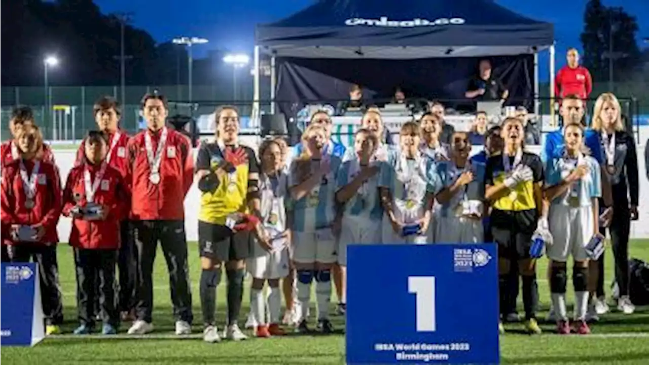 ¡Muchachas! Las Murciélagas vuelven al país como las primeras campeonas de la historia