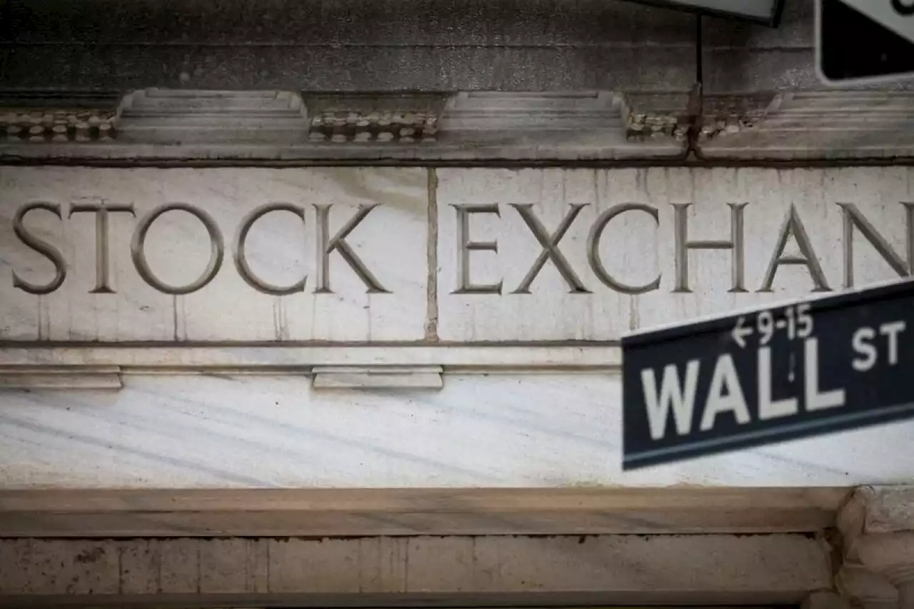 Wall St beragam, Dow dan S&P 500 turun imbas kekhawatiran suku bunga