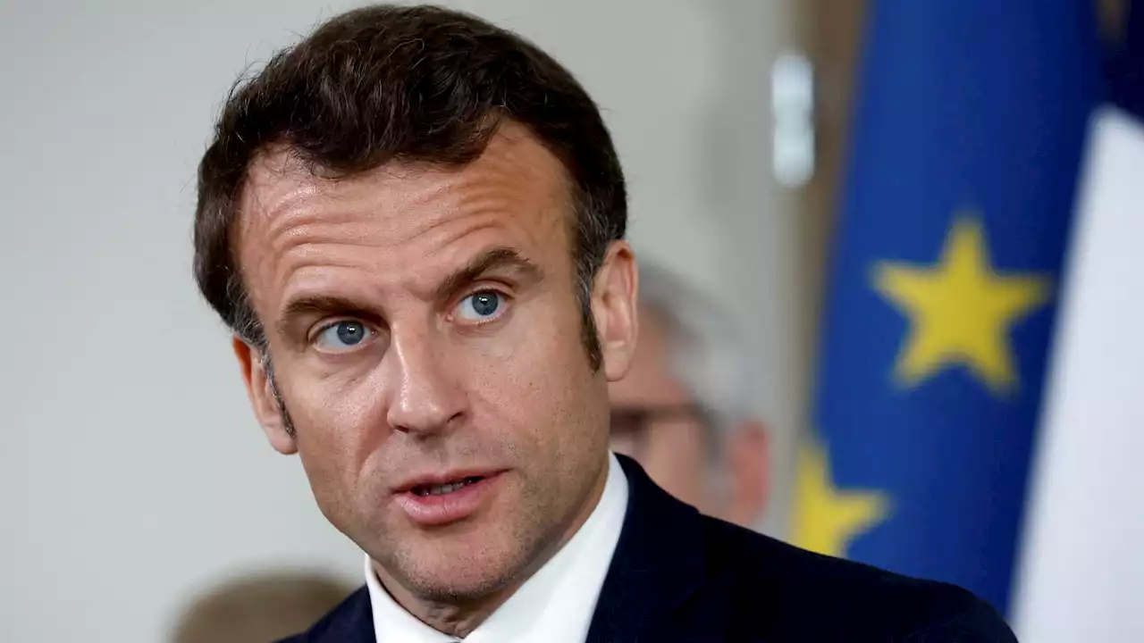 Emmanuel Macron appelle à 'reciviliser' le pays après les émeutes de cet été