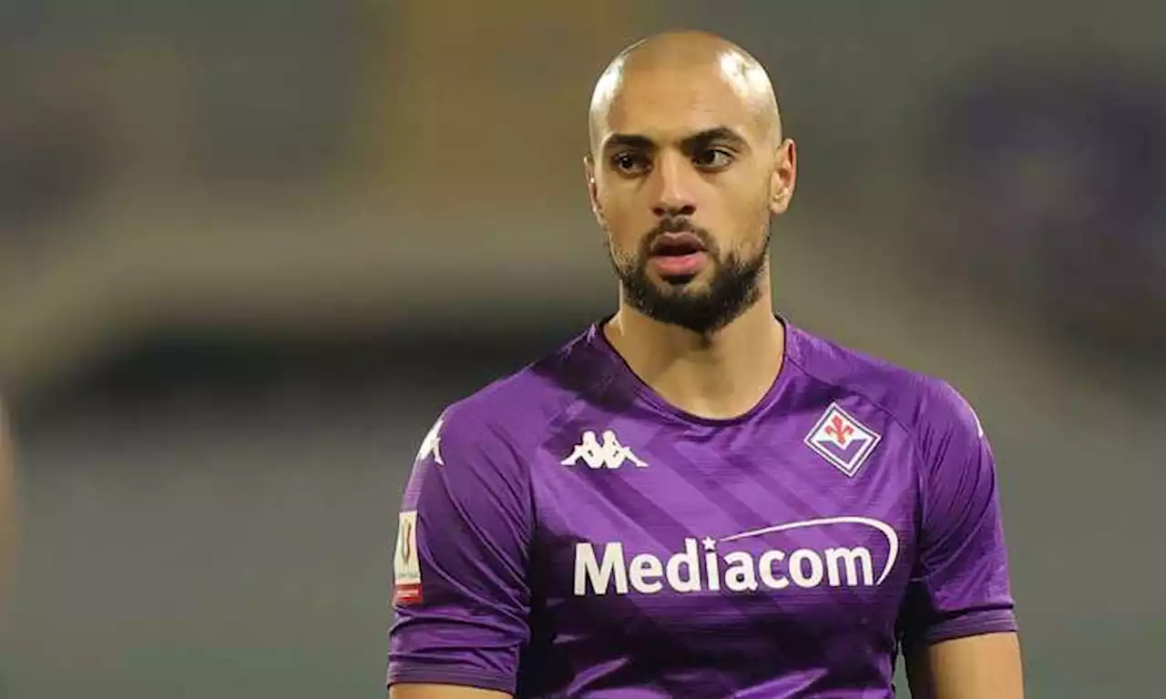 Amrabat non si allena con la Fiorentina, ma la cessione non è più vicina: è un gioco di nervi