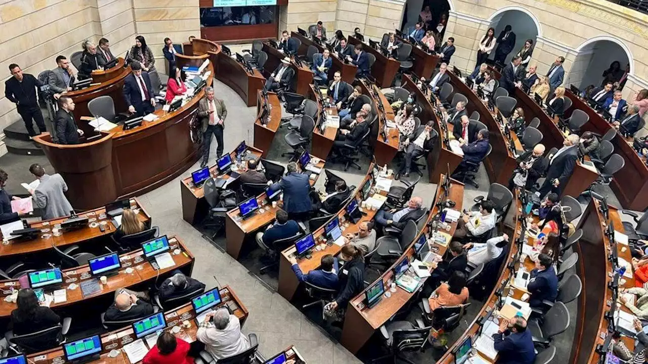 Senado de la República aprobó en segundo debate el proyecto que busca reducir el salario de los congresistas