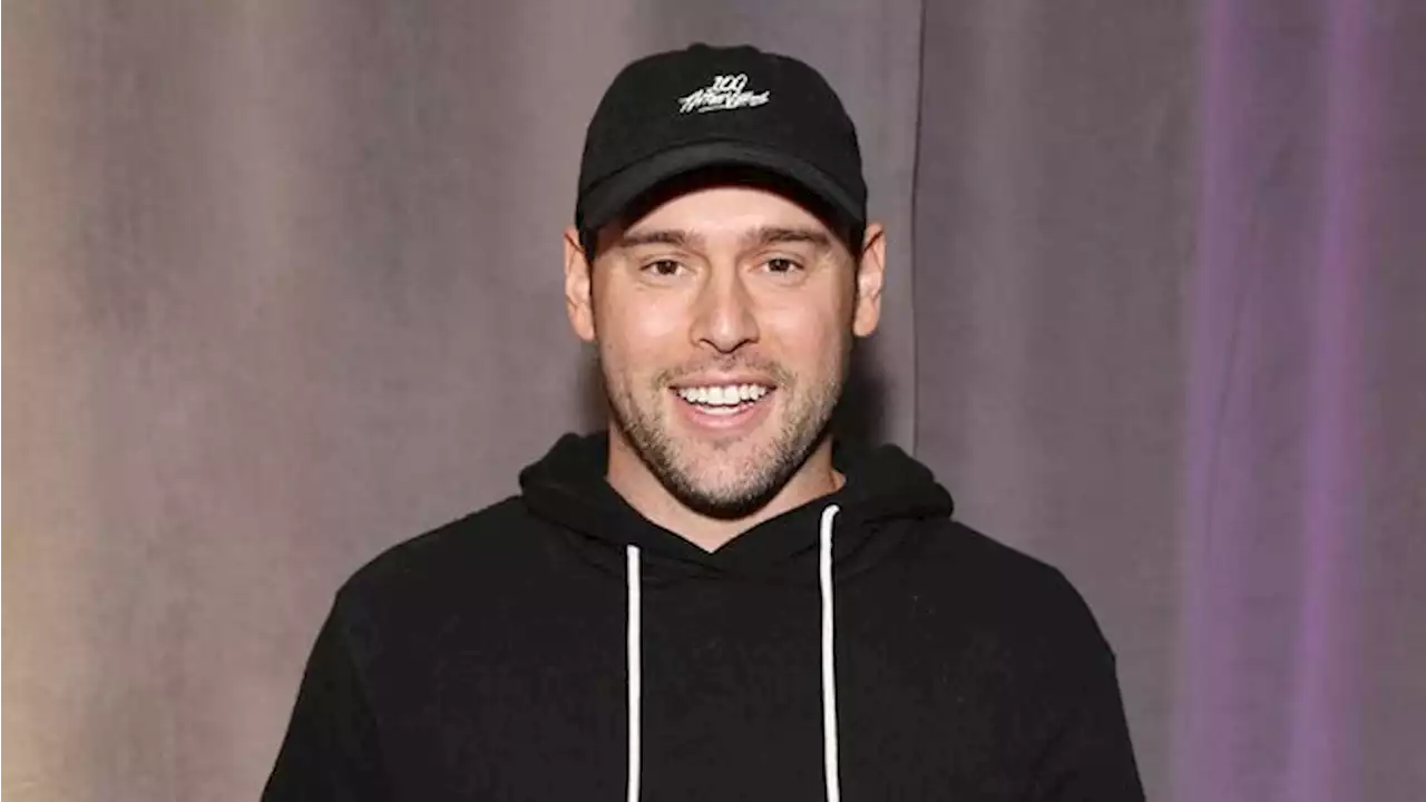 Scooter Braun Guyon Usai Kabar Ditinggal Demi Lovato dan Idina Menzel