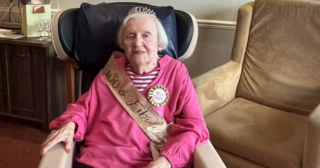 Wee County great gran celebrates her 100th birthday with family