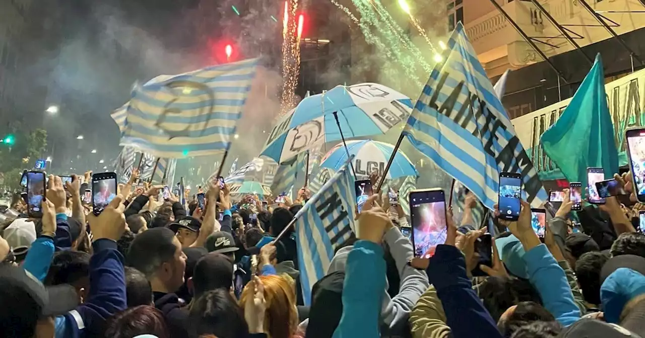 El banderazo de Racing antes de jugar con Boca