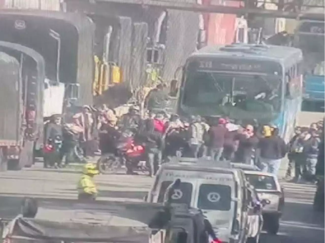 Vía Bogotá-Villavicencio: camioneros bloquean exigiendo apertura del corredor