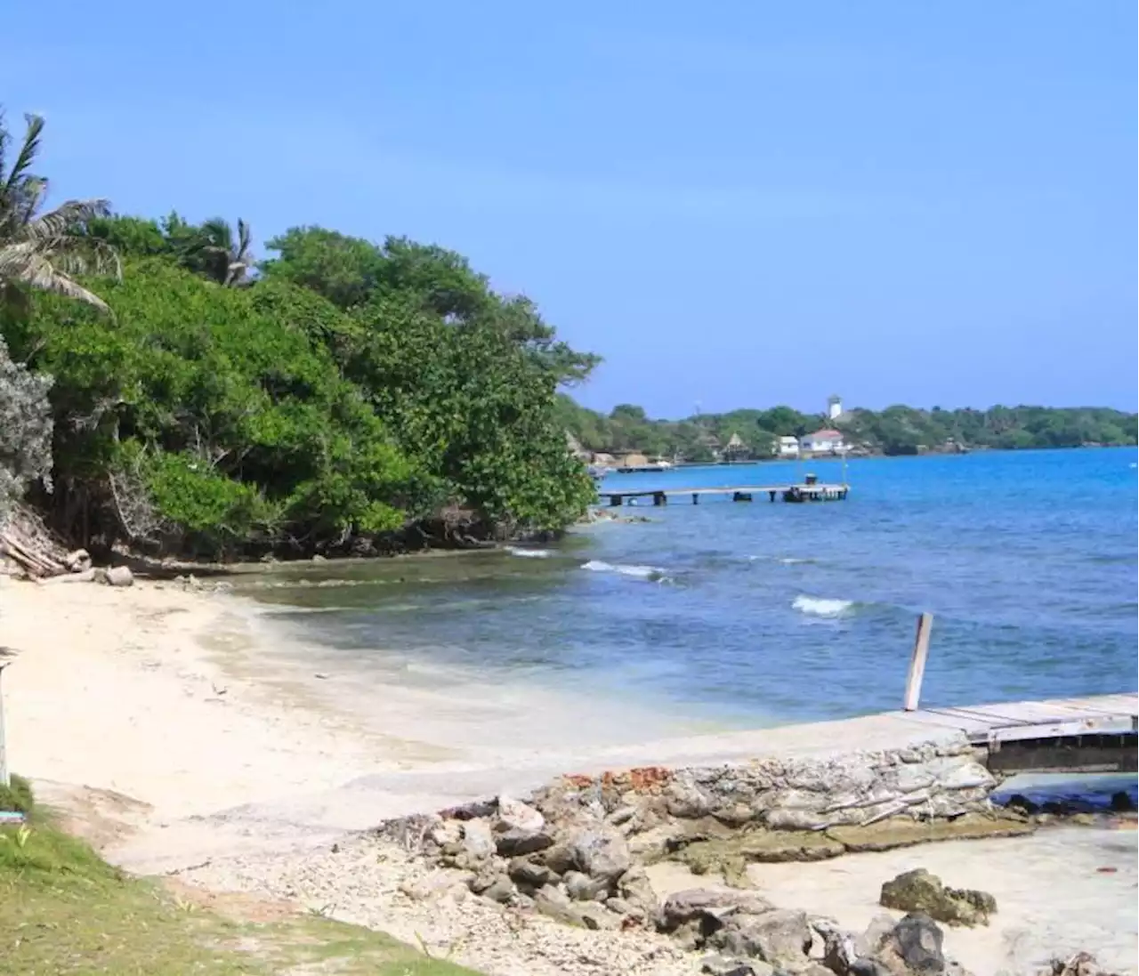 Grave turista extranjero al ser golpeado por yate en las Islas del Rosario