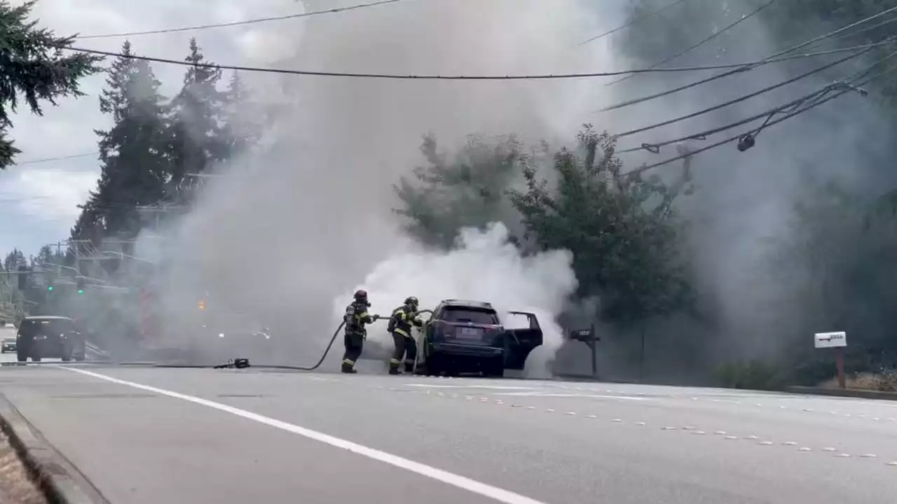 Firefighters quickly knock down flames of fiery 3-car crash in Bothell