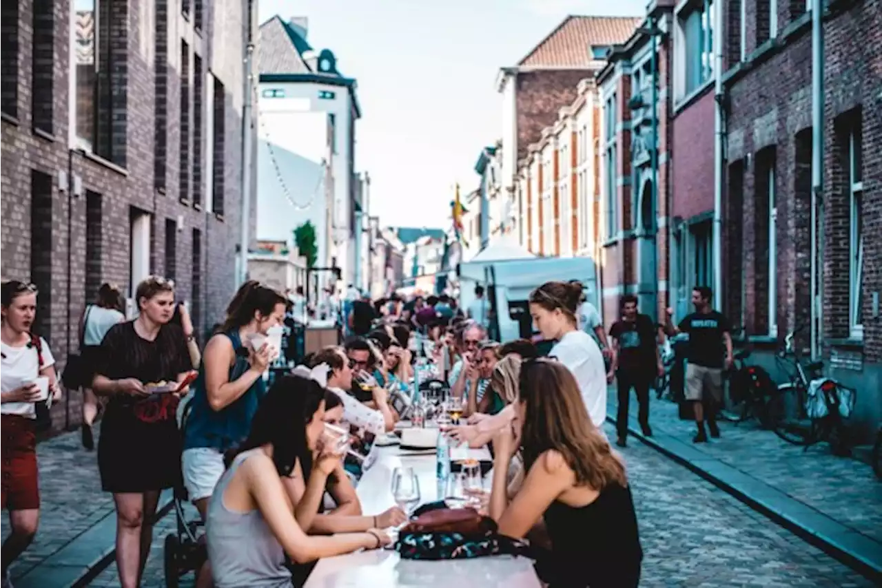 De Vleeshalle verwelkomt bezoekers Maanrock met Smaakstraat: “We toveren ze om tot een waar discoparadijs”