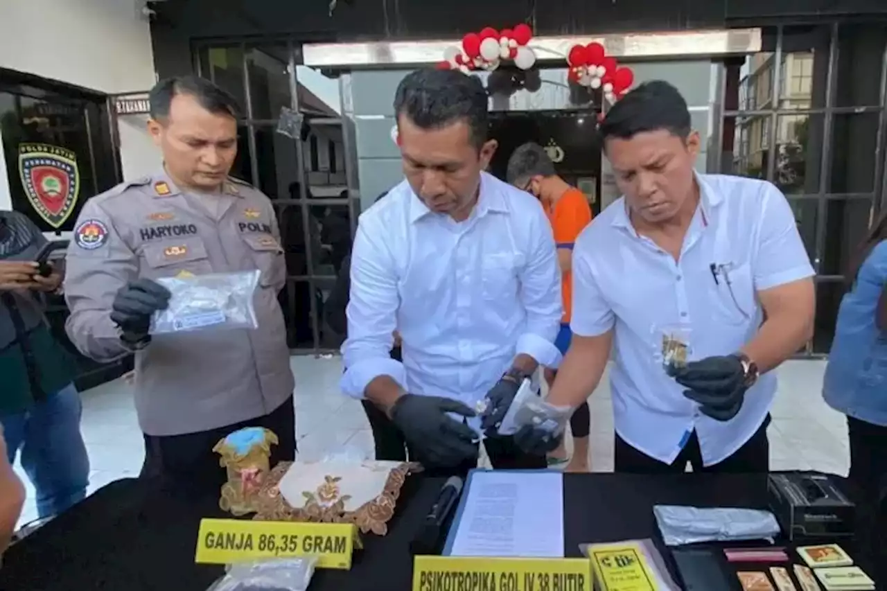 Polisi Bekuk Pengedar Liquid Vape Ganja Asal Belanda Beredar di Surabaya