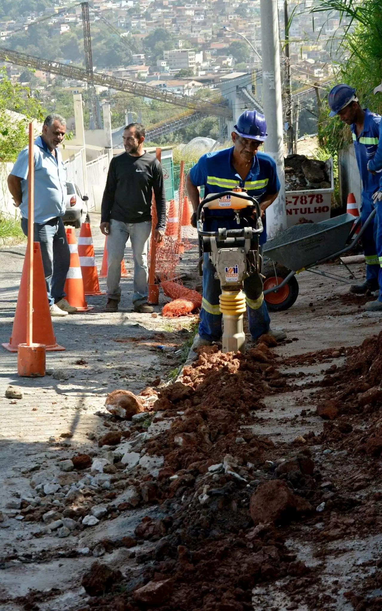 Saae de Volta Redonda troca de rede de água no bairro Jardim Europa | Volta Redonda