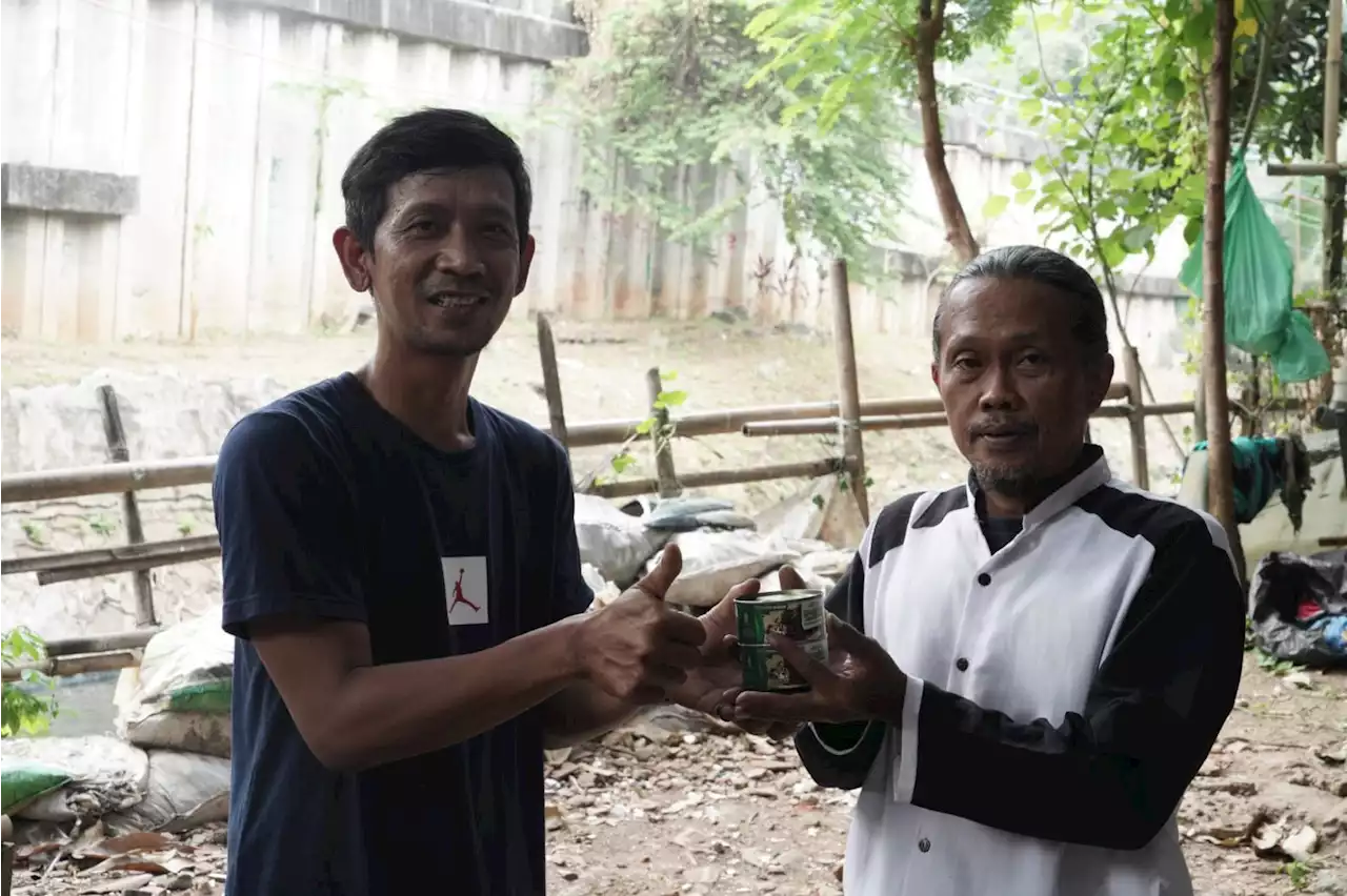 Baznas Bazis Provinsi DKI dan PT PII Bagikan 250 Kaleng Daging Kurban di Jaksel