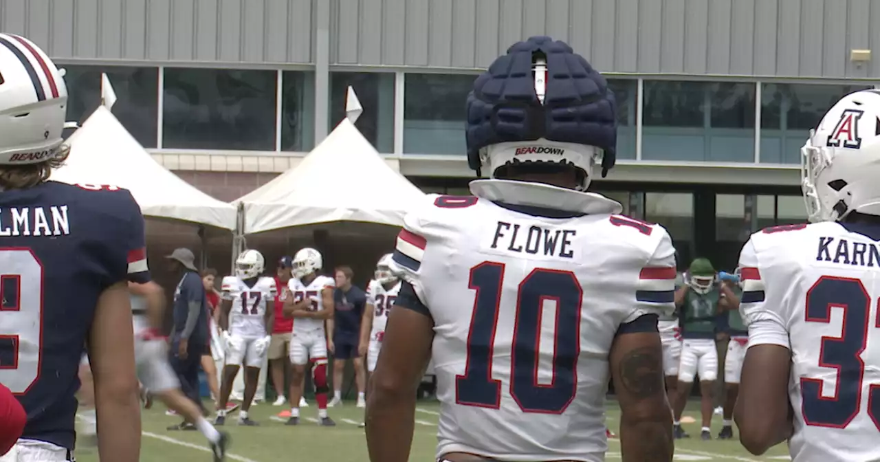 Linebacker Justin Flowe joins the Wildcats