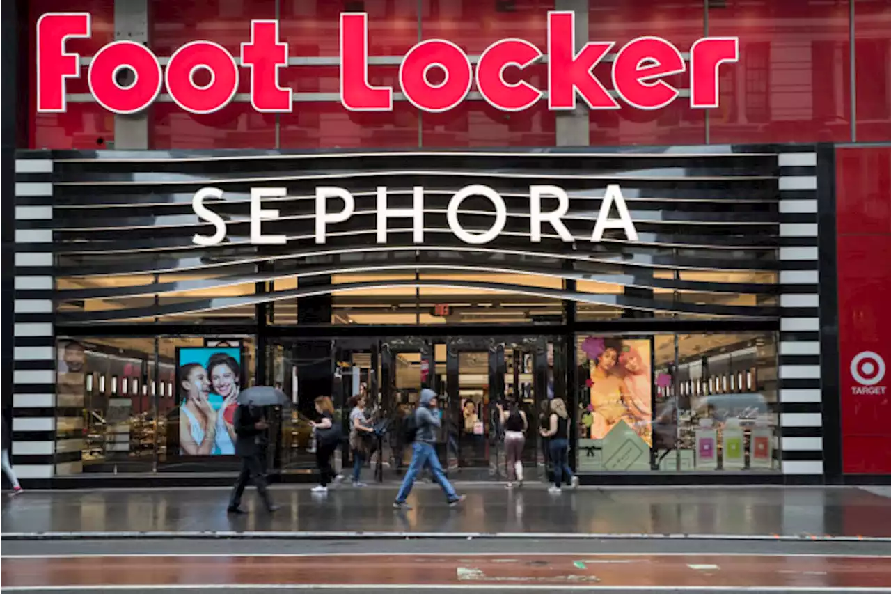 Foot Locker lowers full-year outlook again, pauses dividend as 2Q sales fall on cautious consumers