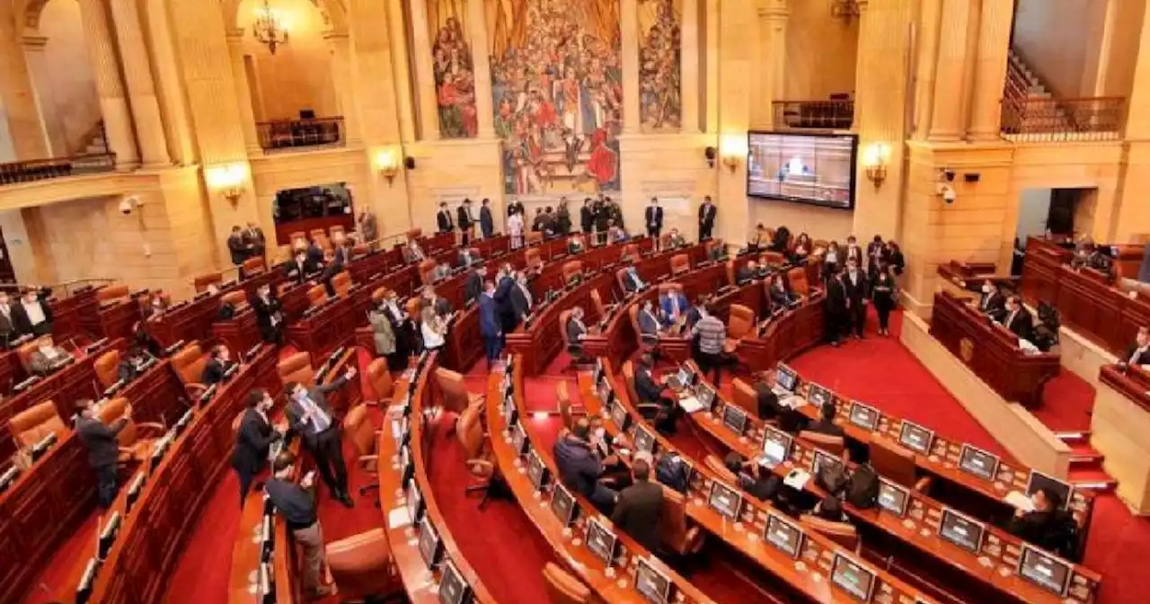 Aprueban reducción del salario de congresistas a partir de 2026