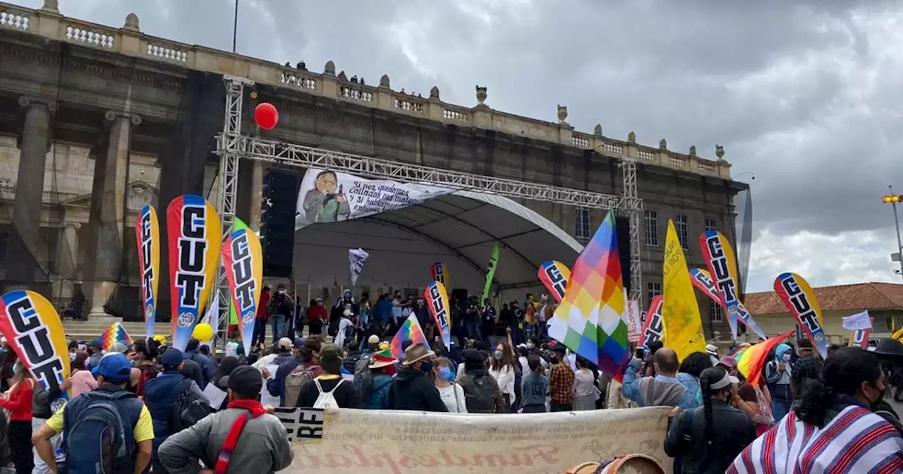 Centrales obreras convocan a marchas a favor del gobierno Petro