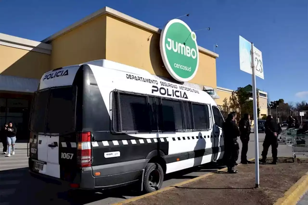 Neuquén: los comerciantes hacen guardias nocturnas y piden a los clientes entrar de a uno