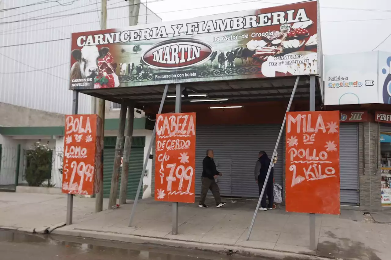 Pallets, camionetas y armas: los comerciantes de José C. Paz tapiaron sus locales y se apostaron para defenderlos