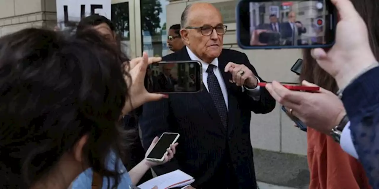 Giuliani, ex-avocat de Trump, se rend à la justice dans l'affaire de la présidentielle 2020