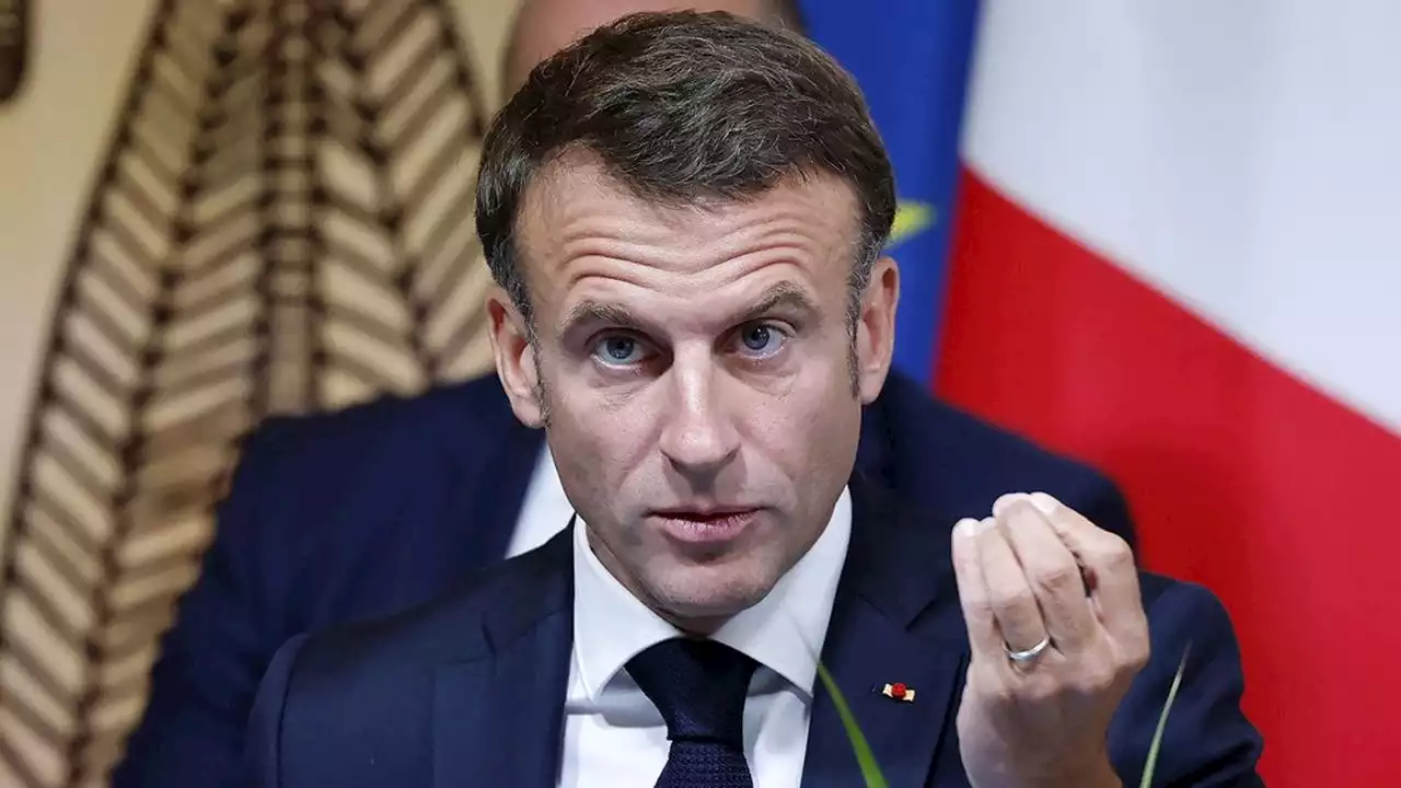 Emmanuel Macron réunira les chefs de partis la semaine prochaine, envisage des référendums