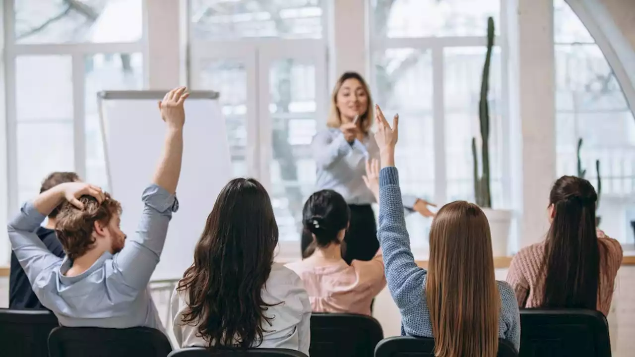 Tugas Moderator Adalah Memandu Diskusi, Berikut Kompetensi yang Harus Dimiliki