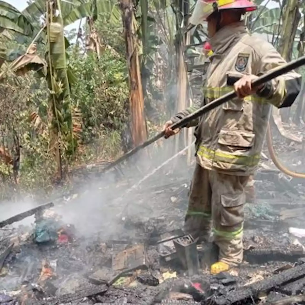 Gunungan Sampah di Tapos Depok Terbakar, 4 Armada Pemadam Dikerahkan