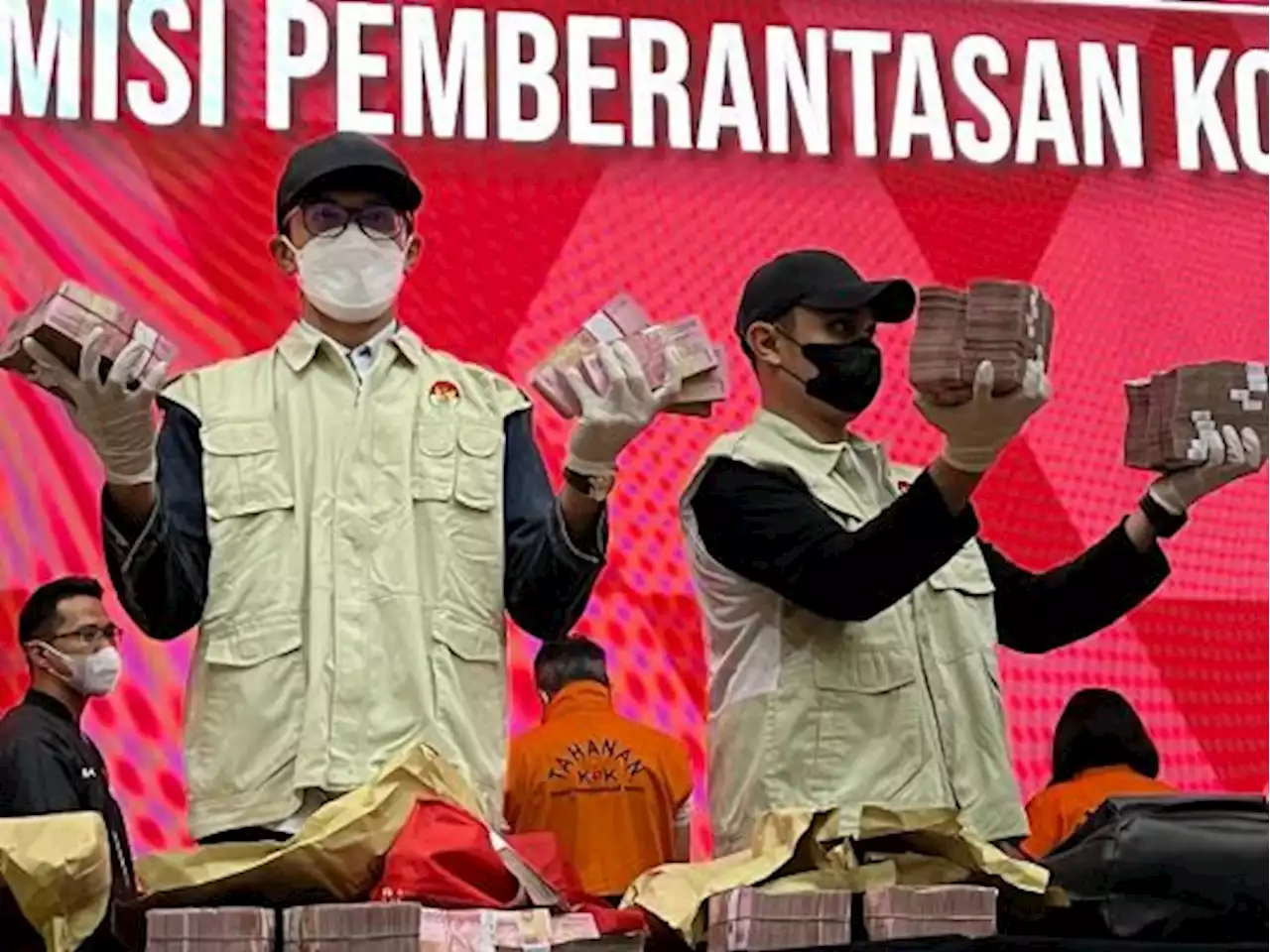 Penahanan 3 Penyuap Kabasarnas Diperpanjang 40 Hari