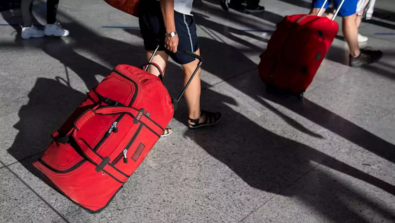 Elle rentre chez elle après une dizaine de jours de vacances et s'aperçoit qu'un inconnu s'est installé chez elle