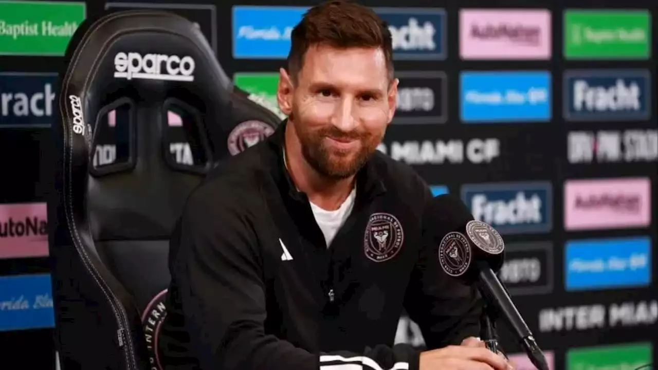 Descubren una asombrosa habilidad de Lionel Messi para doblar camisetas y es viral