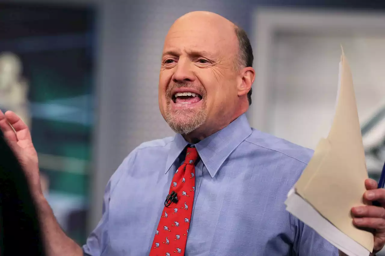 Cramer says these stocks do well in an economic slowdown