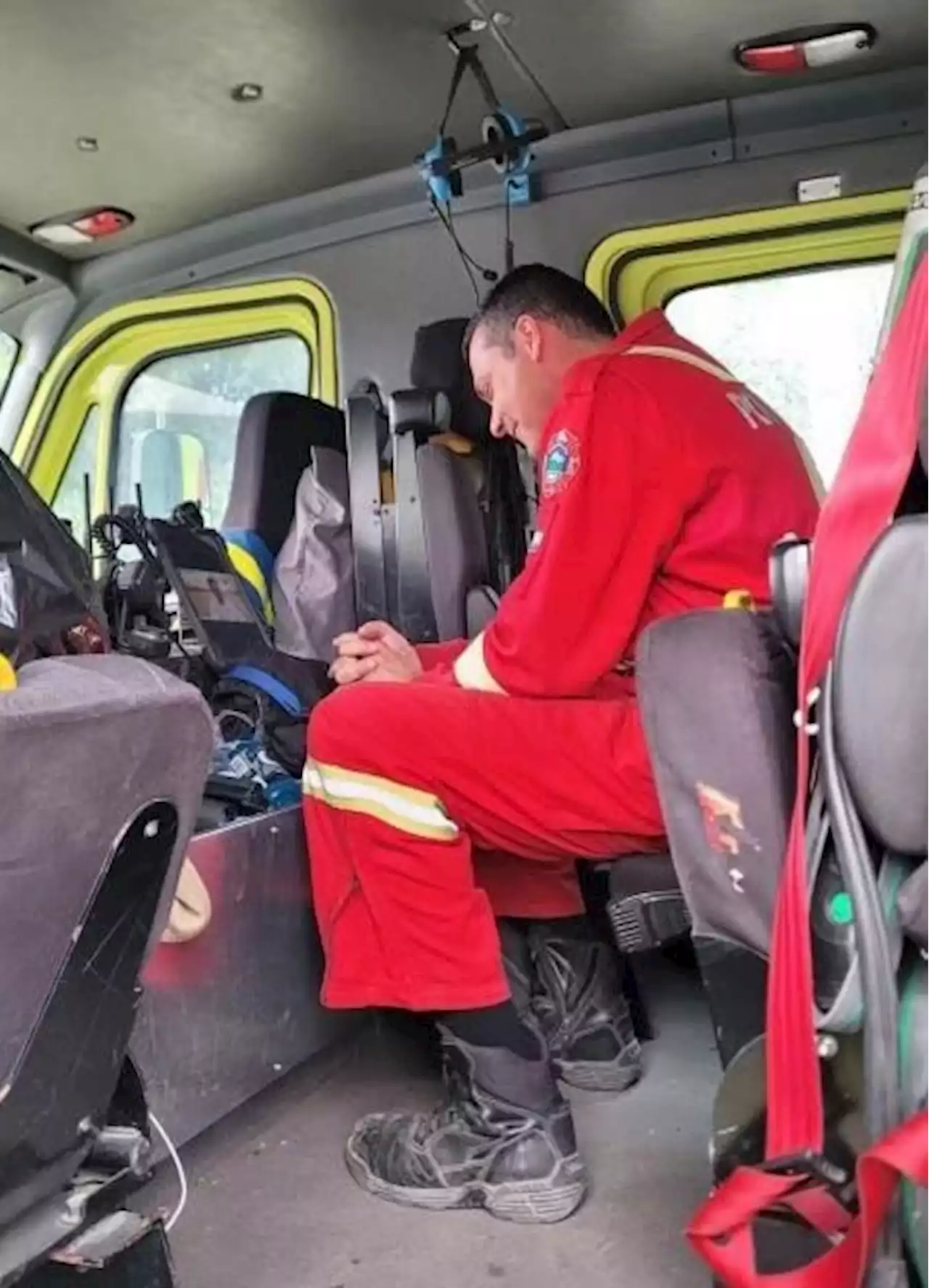 Firefighter attends citizenship ceremony while on front lines of B.C. wildfire