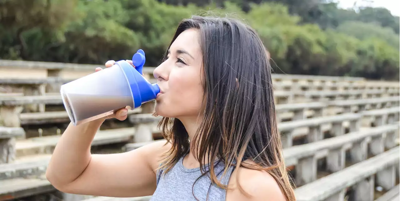 The Best Meal Replacement Shakes for Weight Loss Goals, Per Dietitians