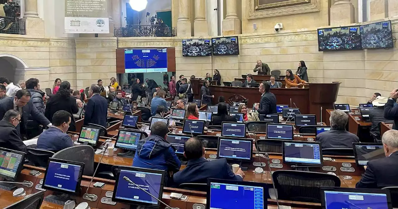 Senadores estarían recibiendo más dinero aparte de su sueldo para gasolina y viáticos del esquema de seguridad