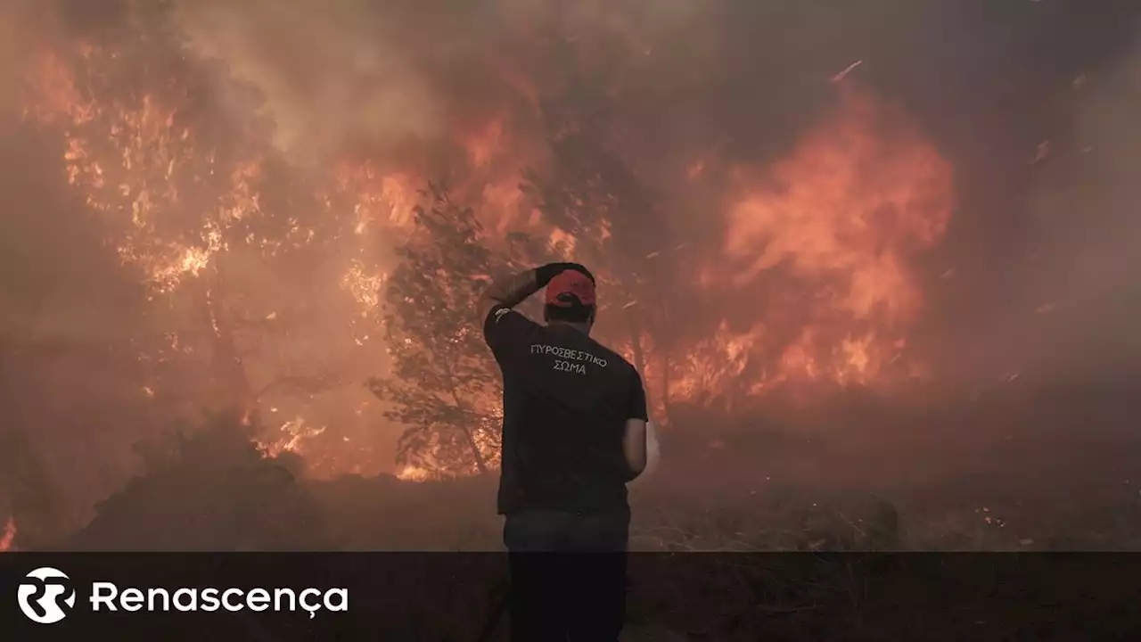 Países do sul da Europa enfrentam vaga de calor tardia e novo drama com incêndios