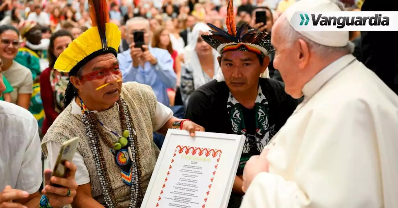 Un regalo milenario: El Papa recibe el ‘Padre Nuestro’ en una lengua amazónica ancestral