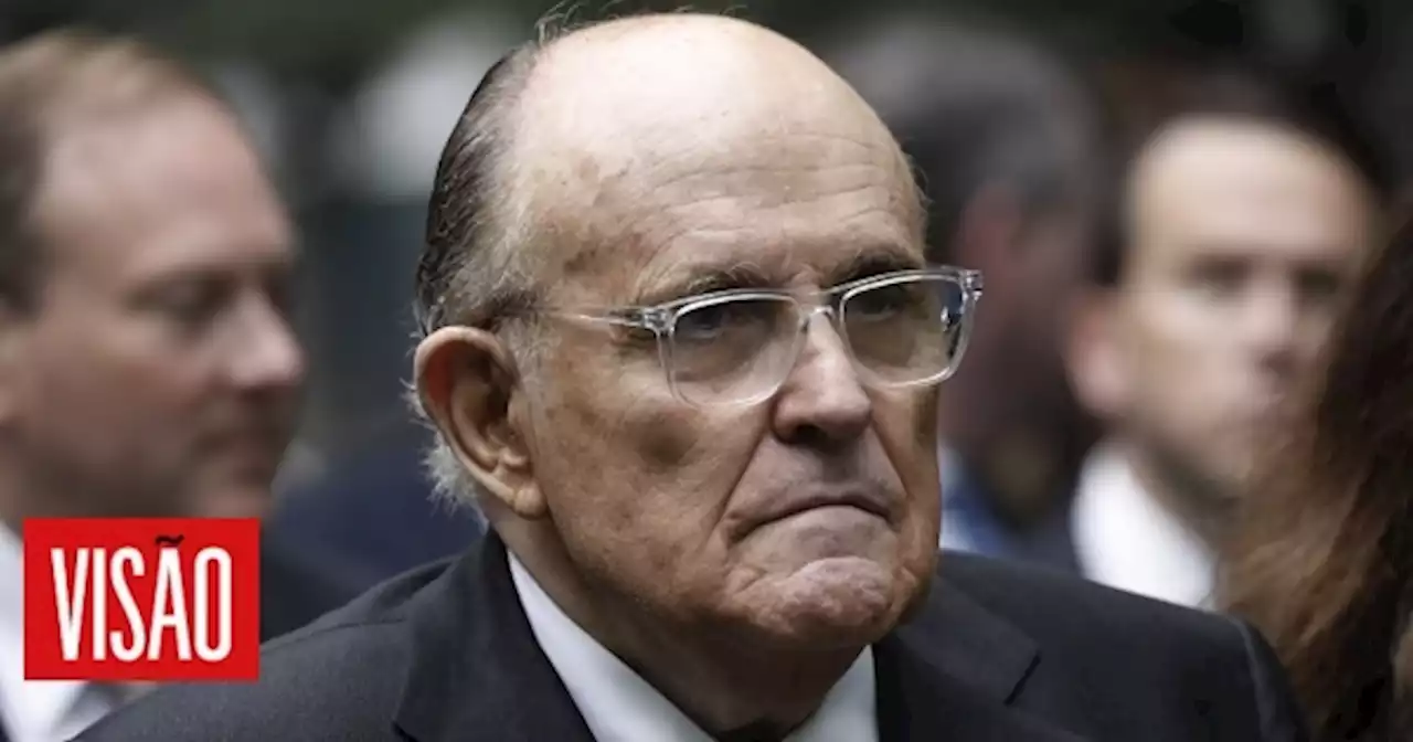 | Ex-advogado de Trump Rudy Giuliani entrega-se às autoridades da Geórgia