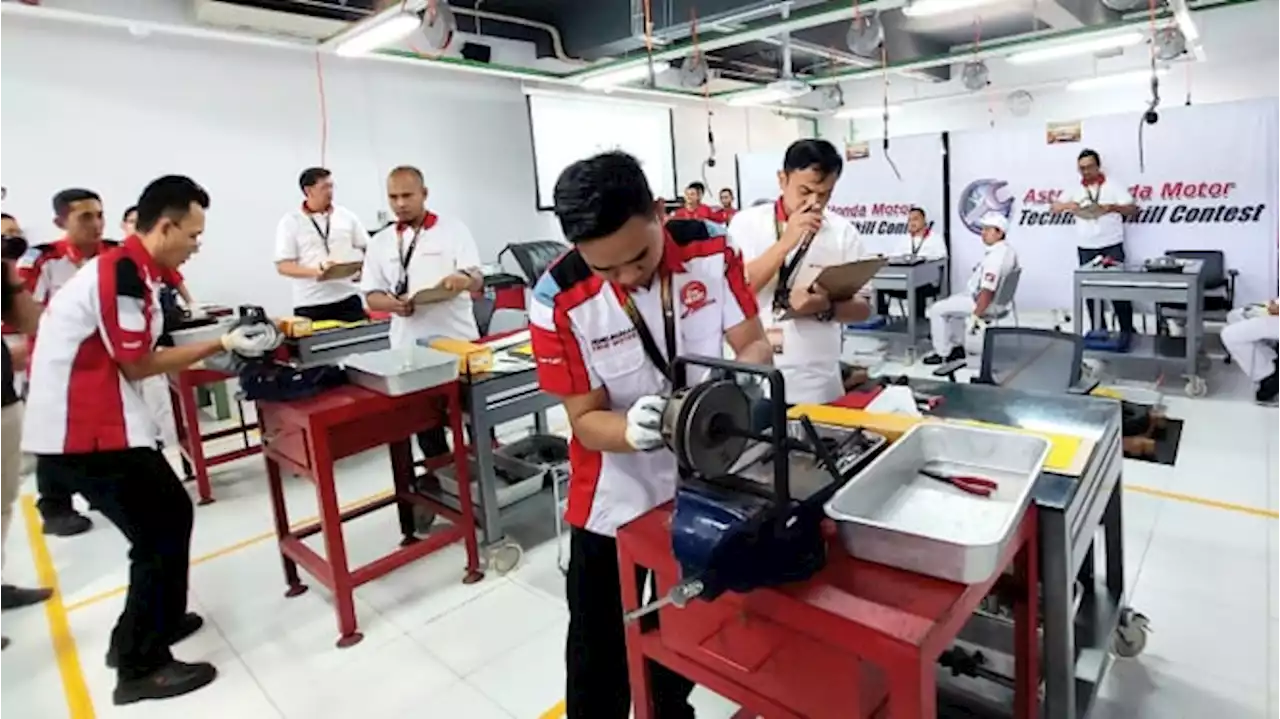 Para Teknisi Motor Honda Adu Kemampuan di Kontes AHM-TSC