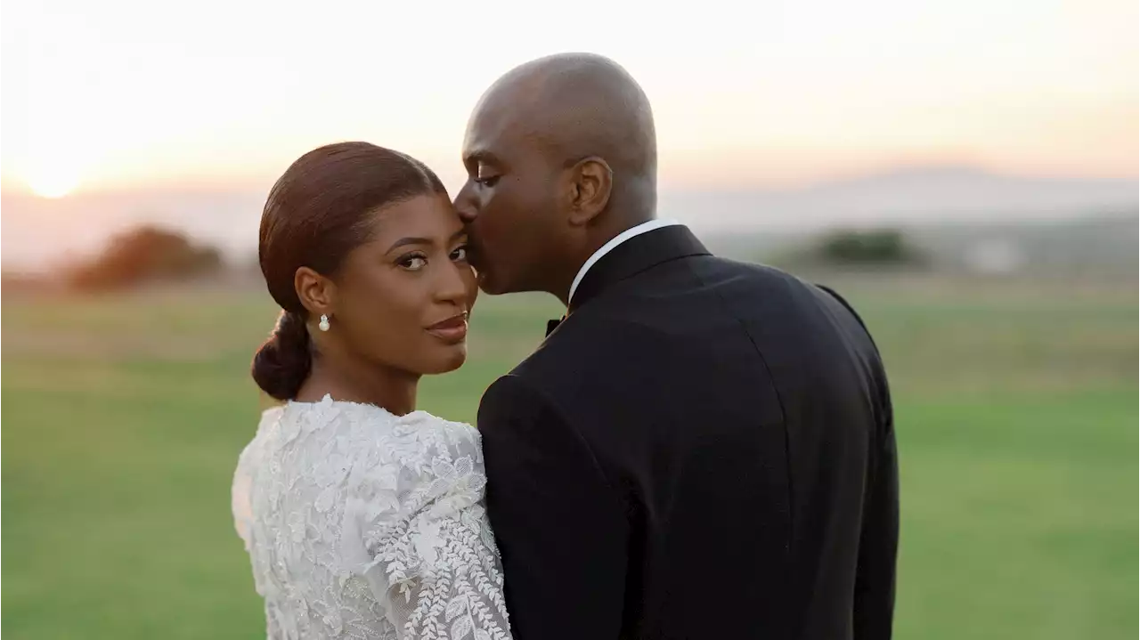 Il matrimonio di una coppia ghanese in una masseria del Salento. Fra i 3 look della sposa, l'abito di una maison ucraina