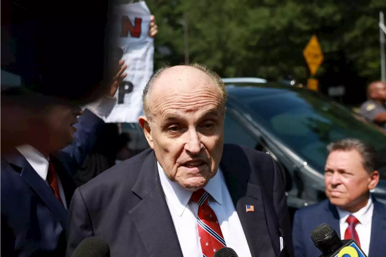 Exalcalde Rudy Giuliani, imputado junto a Trump, se entregó a las autoridades de Georgia