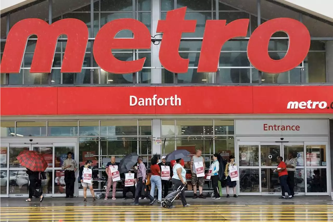 Metro workers picket two GTA distribution warehouses in fourth week of strike