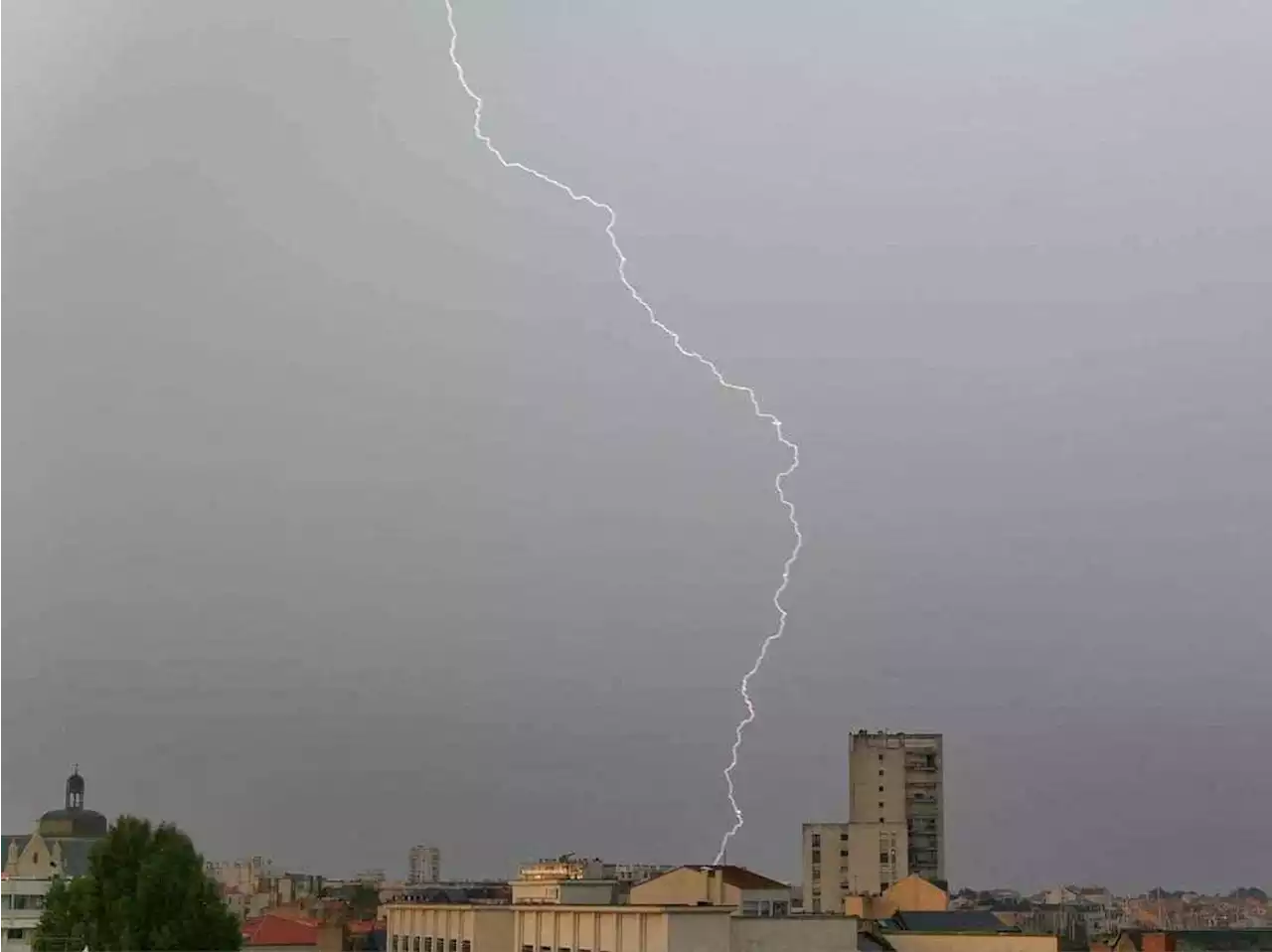 Orages : plus de 23 mm de pluie aux Sables-d'Olonne en une matinée, et ça continue