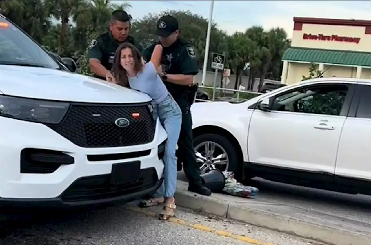 Gentilezze in auto, un mazzo di fiori può costare l'arresto - Mondo Motori