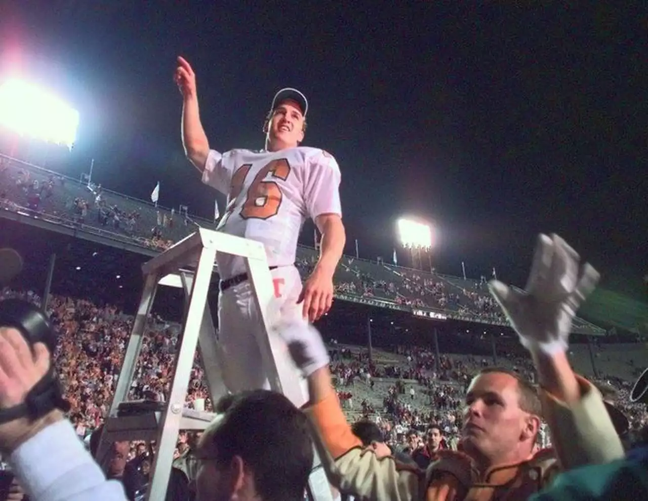 Peyton Manning explains what led to leading Tennessee band after 1997 Alabama win