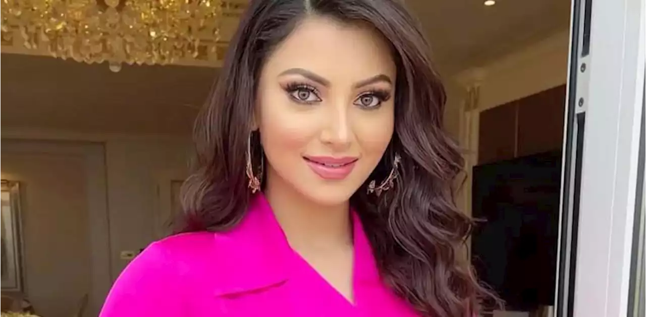 ورلڈ کپ ٹرافی کے ساتھ تصویر، اروشی روٹیلا تنقید کی زد میں آگئیں