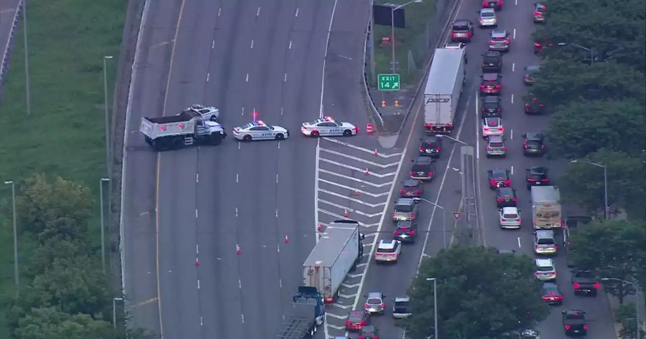 Deadly wrong way crash shuts down southbound lanes of Whitestone Expressway in Queens