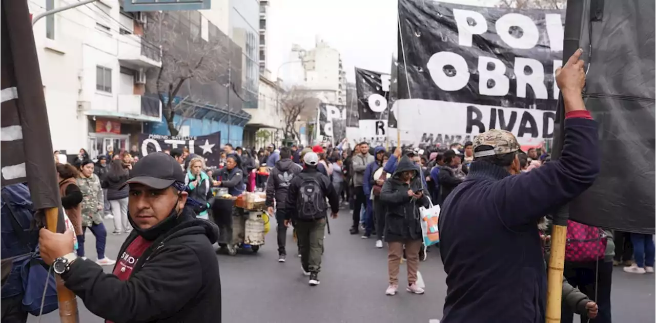 Arrancó la marcha piquetera en el centro porteño: hay cortes en la 9 de Julio y se complica el tránsito