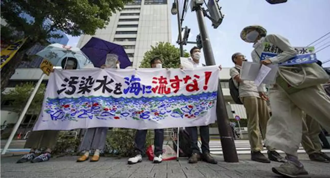 Centrale nucleare di Fukushima, al via fra le proteste lo scarico in mare dell’acqua decontaminata